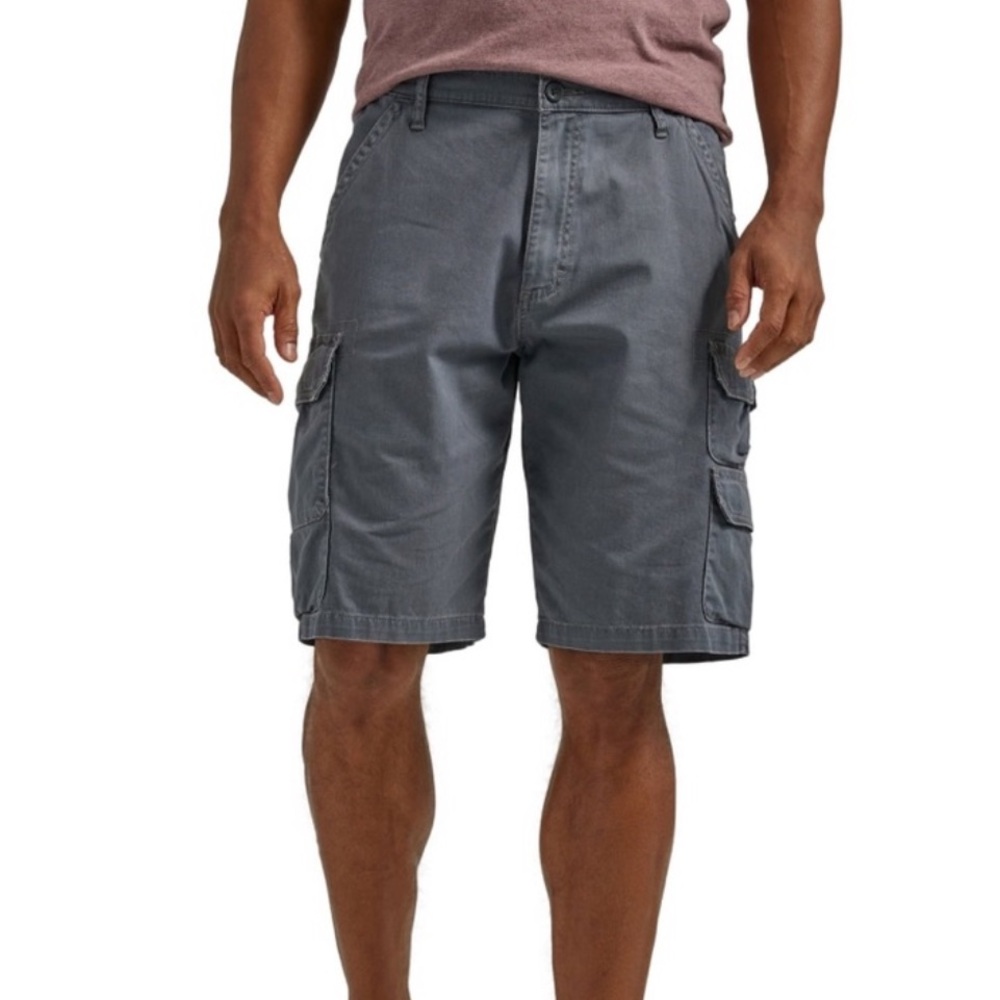 $15 sale Wrangler Men’s Relaxed Fit Pewter grey Cargo Shorts Size 44